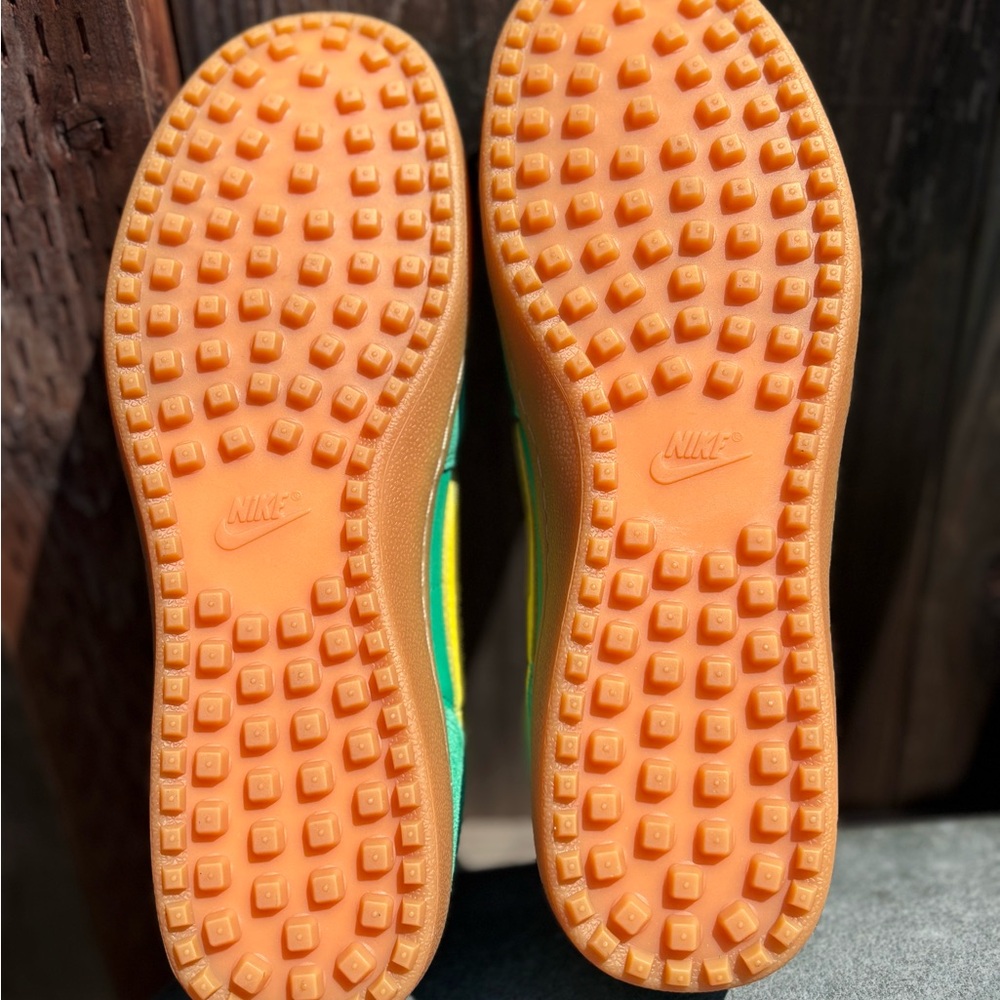 Nike Women’s Field General Retro Shoes - Picture 14 of 16